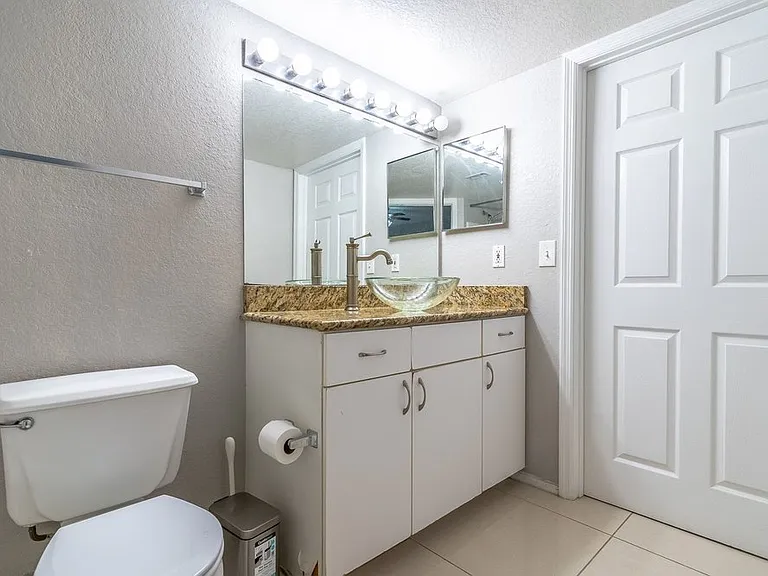 5124 Park Central Dr #517 — Photo 15