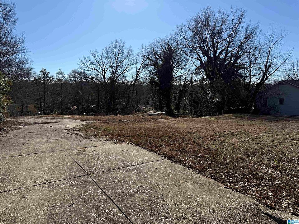 2nd image of 409 W Walnut St #0