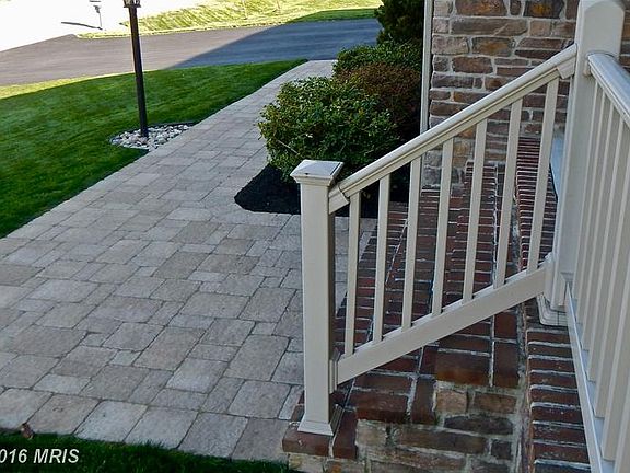 4th image of 11996 Oakton Dr