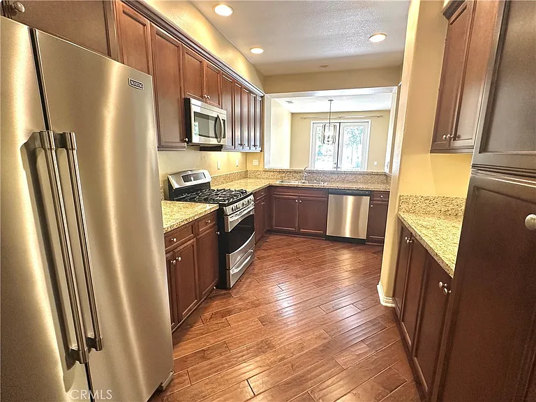 1411 Montgomery St — Photo 4