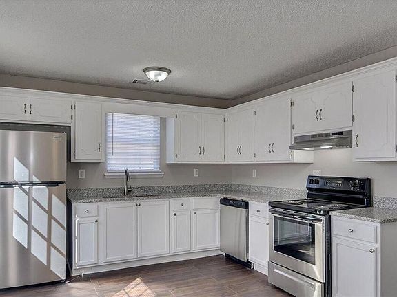 4th image of 3626 Pebble Creek Dr