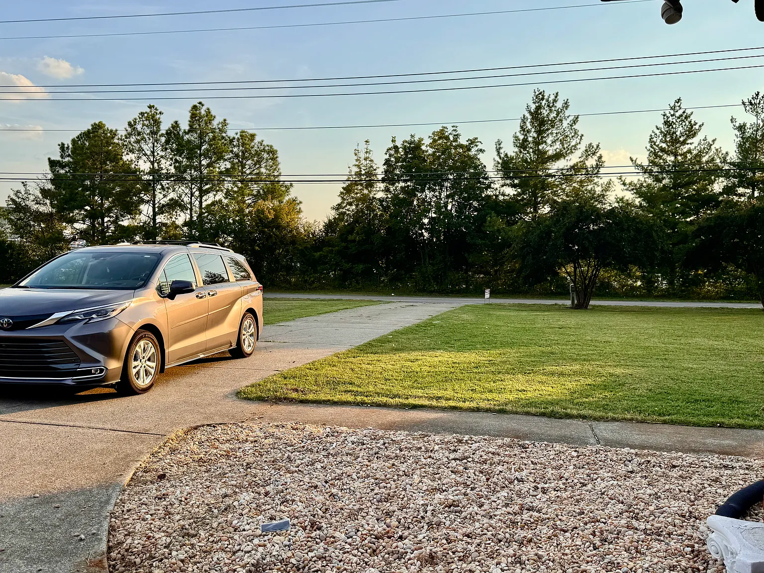 3 bed, 2340 sqft, $2,300 — Photo 4