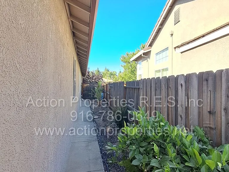 6145 Crater Lake Dr — Photo 63