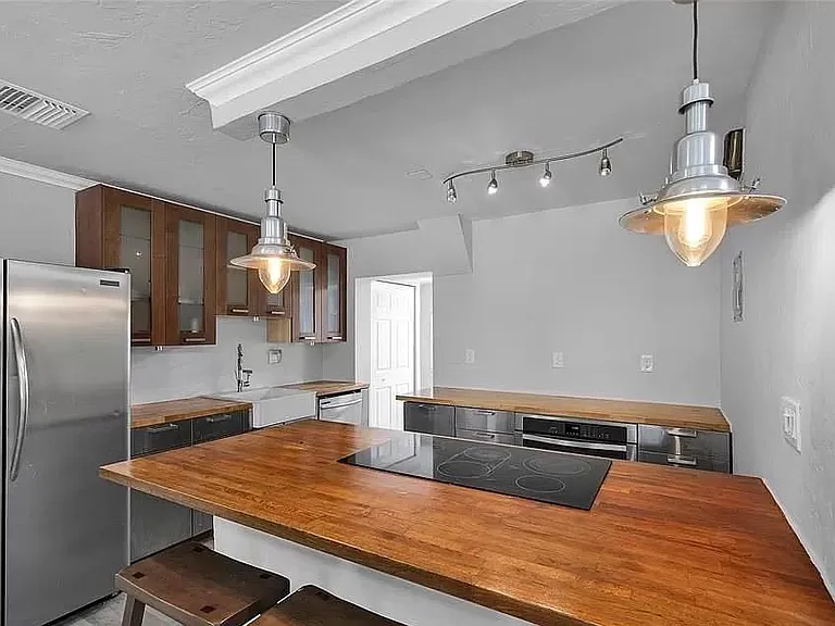 2680 NE 16th Ave — Photo 4