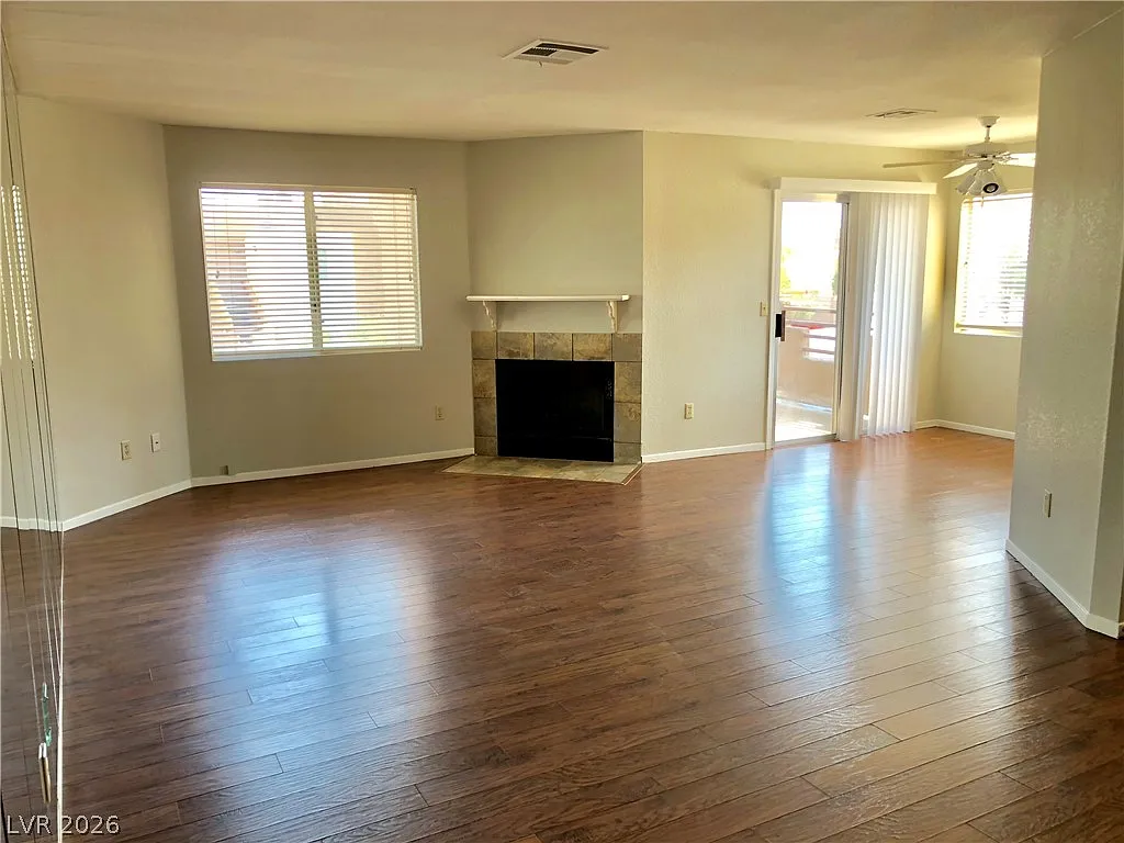 Building Photo - 6863 Tamarus St #201