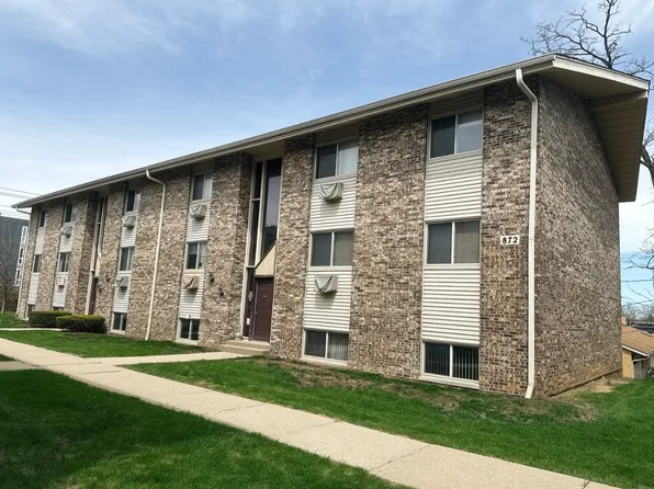 880 N Milwaukee Ave APT D2, Libertyville, IL 60048