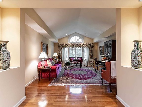 3rd image of 75 Foxhunt Cres