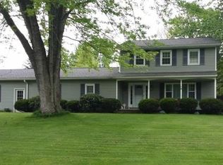1527 Galaxy Dr, Mogadore, OH