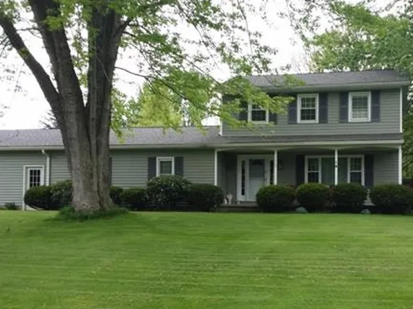 1527 Galaxy Dr, Mogadore, OH 44260