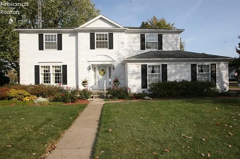 4002 James Ave photo 1