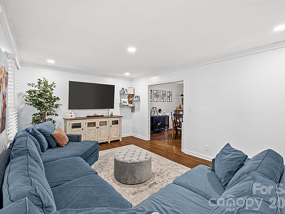 4th image of 1217 Old Farm Rd