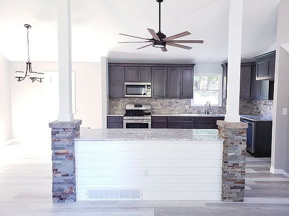 5th image of 408 Deer Trail Dr