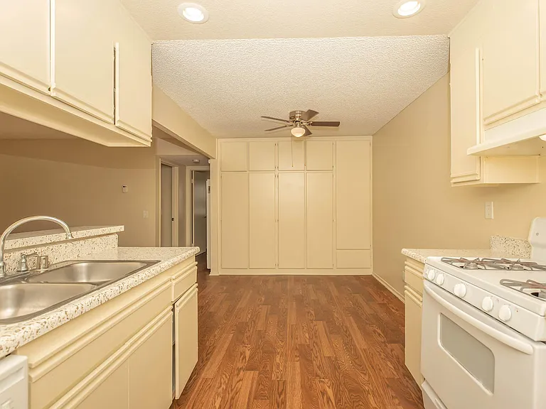 Vintage Woods Apartments — Photo 18