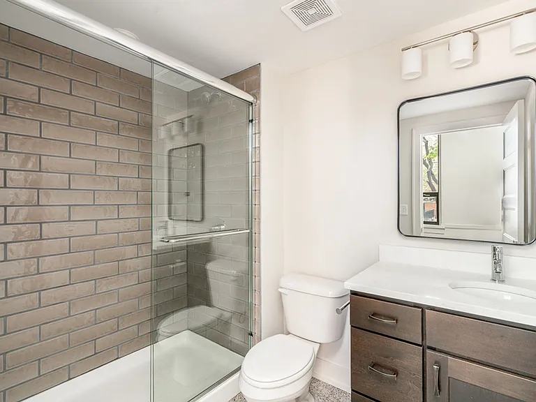 875 Michigan Ave — Photo 13