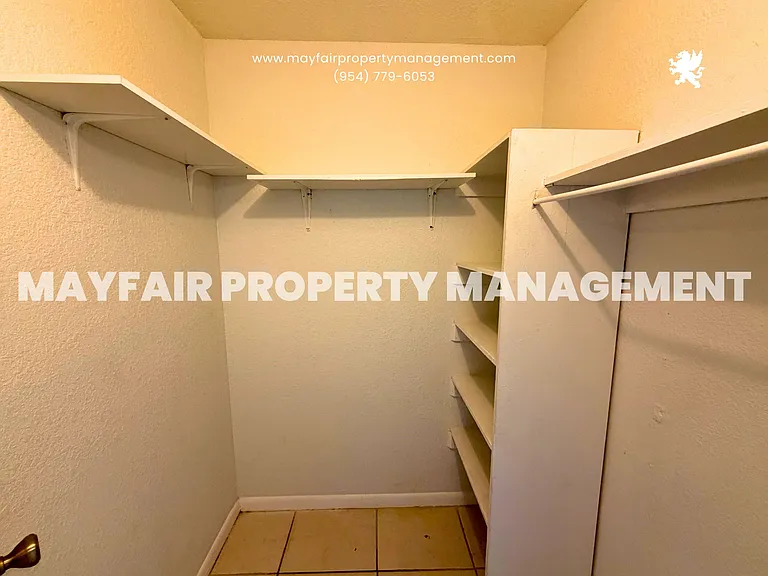 4160 NW 21st St #G203 — Photo 8