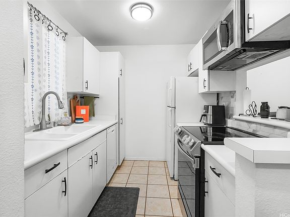 3rd image of 95-802 Wikao St APT R202