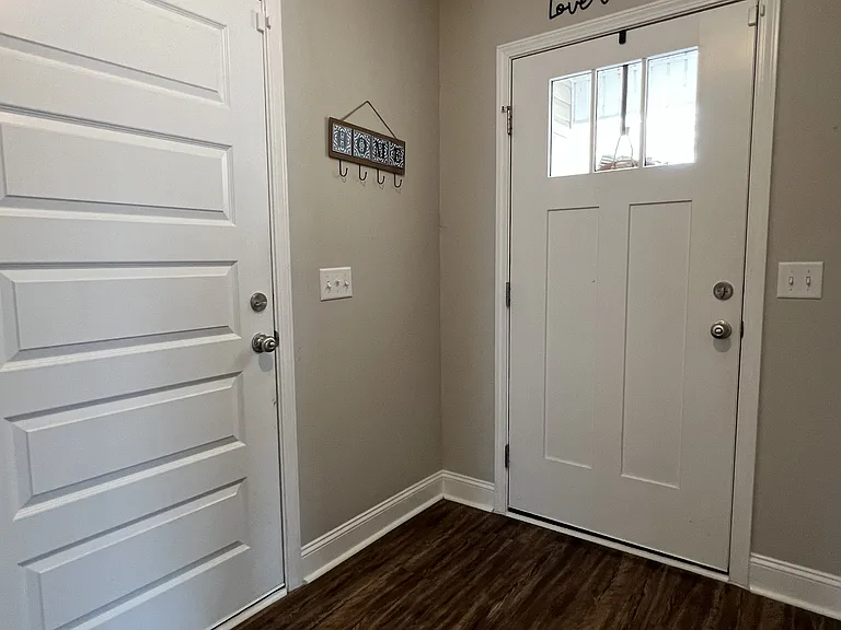607 N Main St — Photo 17