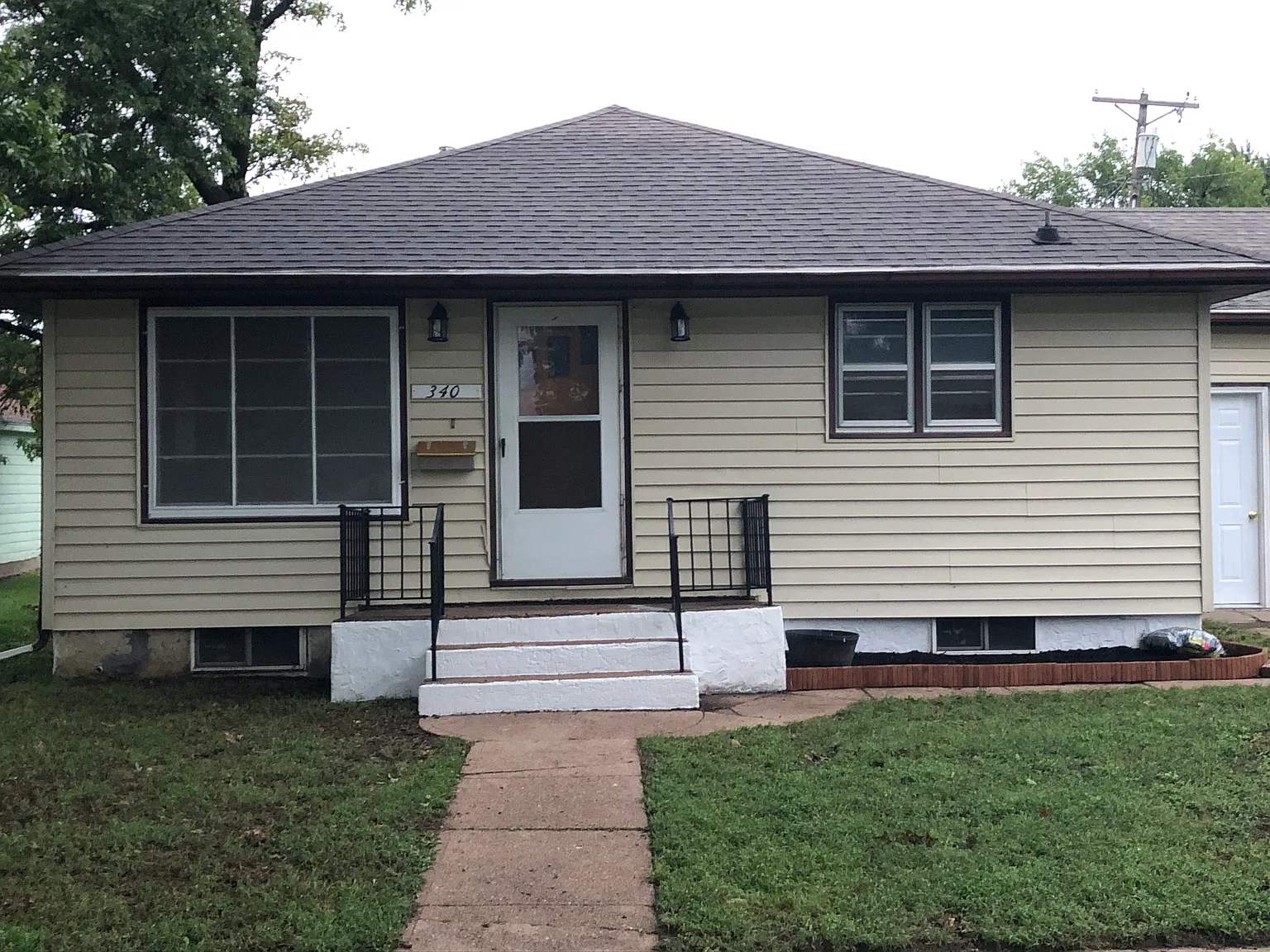 2 bed, 1.5 bath, 1800 sqft, $1,600 — Photo 1
