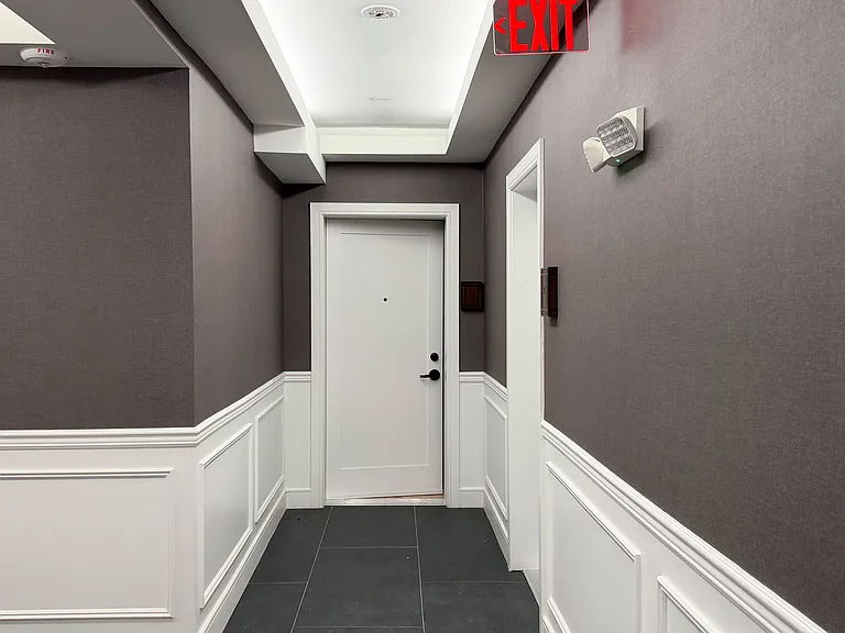 323 Union Blvd #3I — Photo 2