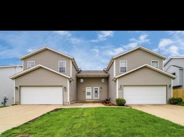 2702 Carrington Ln, Bloomington, IL 61705