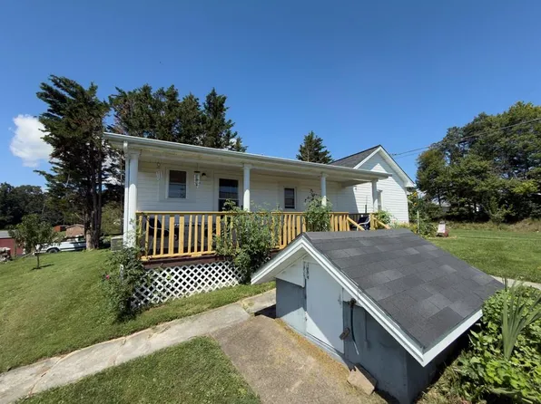 7038 Pipers Gap Rd, Galax, VA 24333