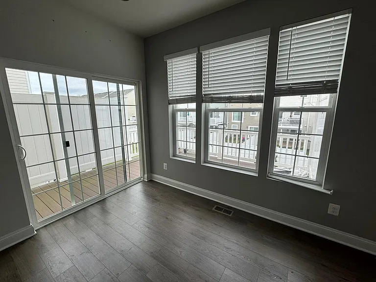 538 Calvert Way — Photo 10