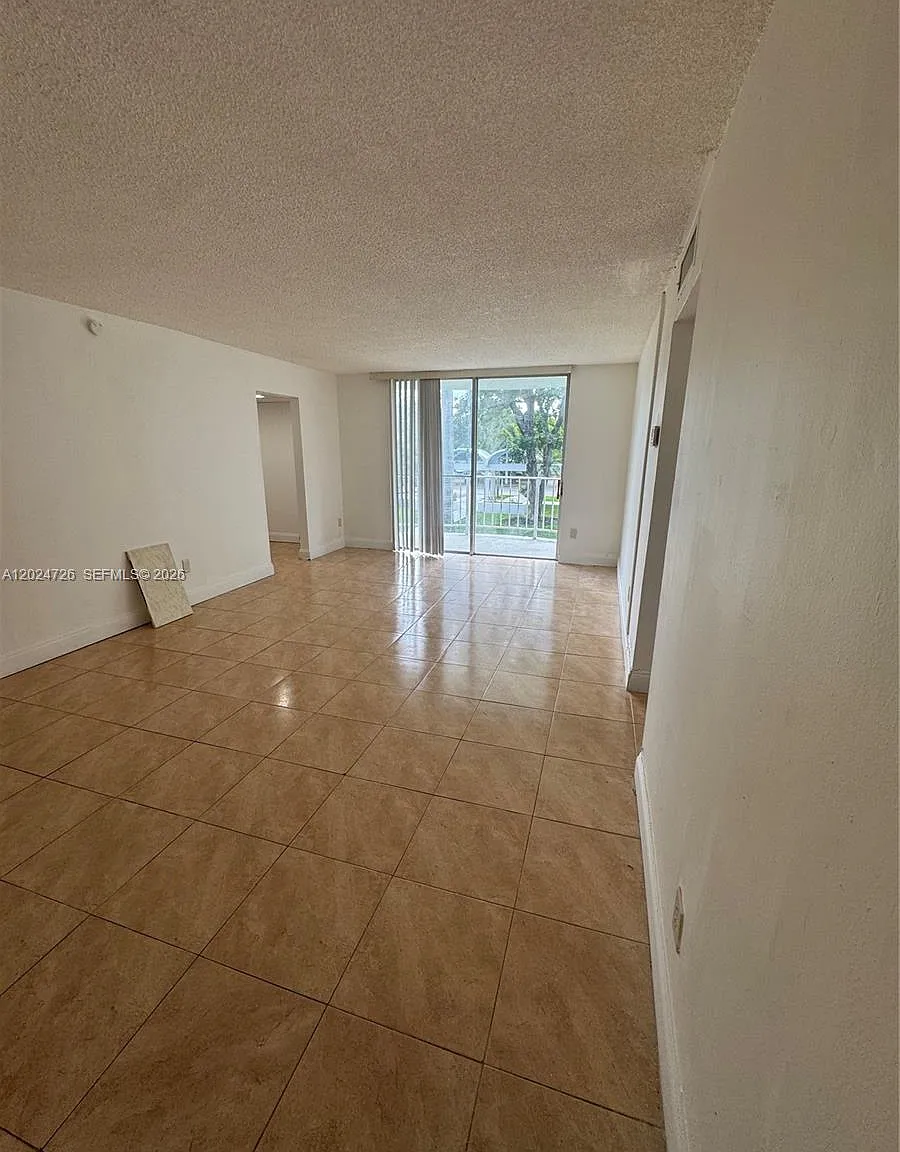 Montecarlo Condo — Photo 3