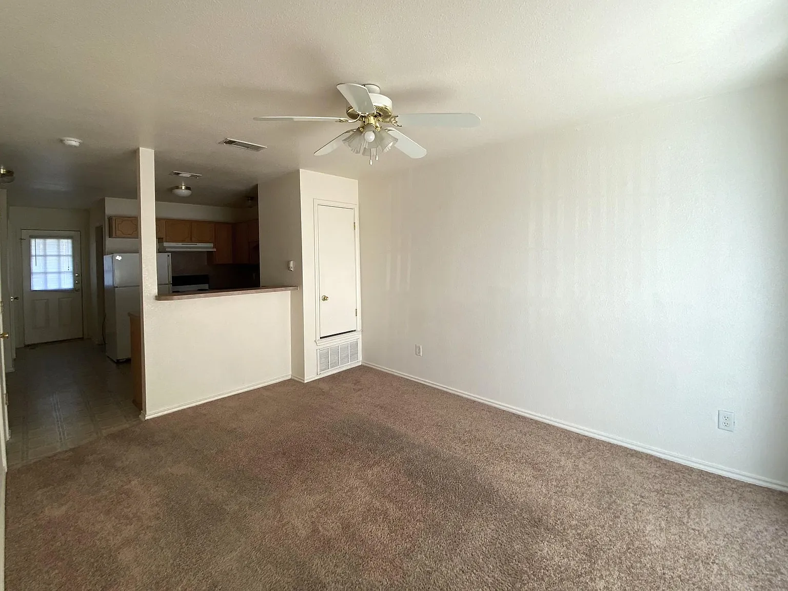 2 bed, 1.5 bath, 979 sqft, $825 — Photo 4