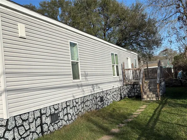 608 Clear Lake Rd #B, Highlands, TX 77562