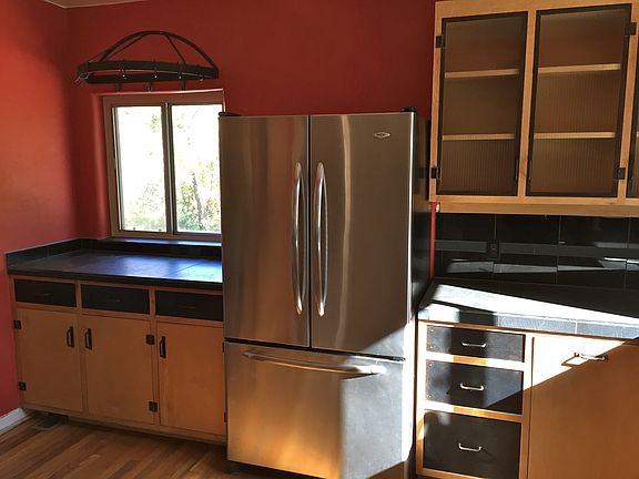 Artfully updated, Gourmet Kitchen