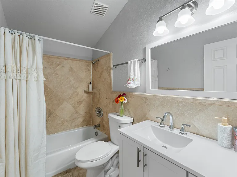 Woodcrest Dr — Photo 10
