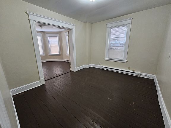 4th image of 32 Hill St #4