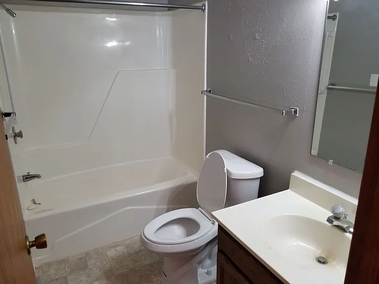 1004 N Union Ave — Photo 6