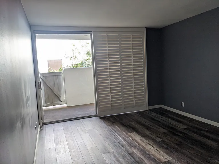 211 S Wilson Ave — Photo 11