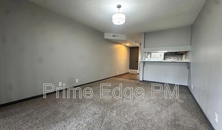 1121 N 28th St #12 — Photo 5