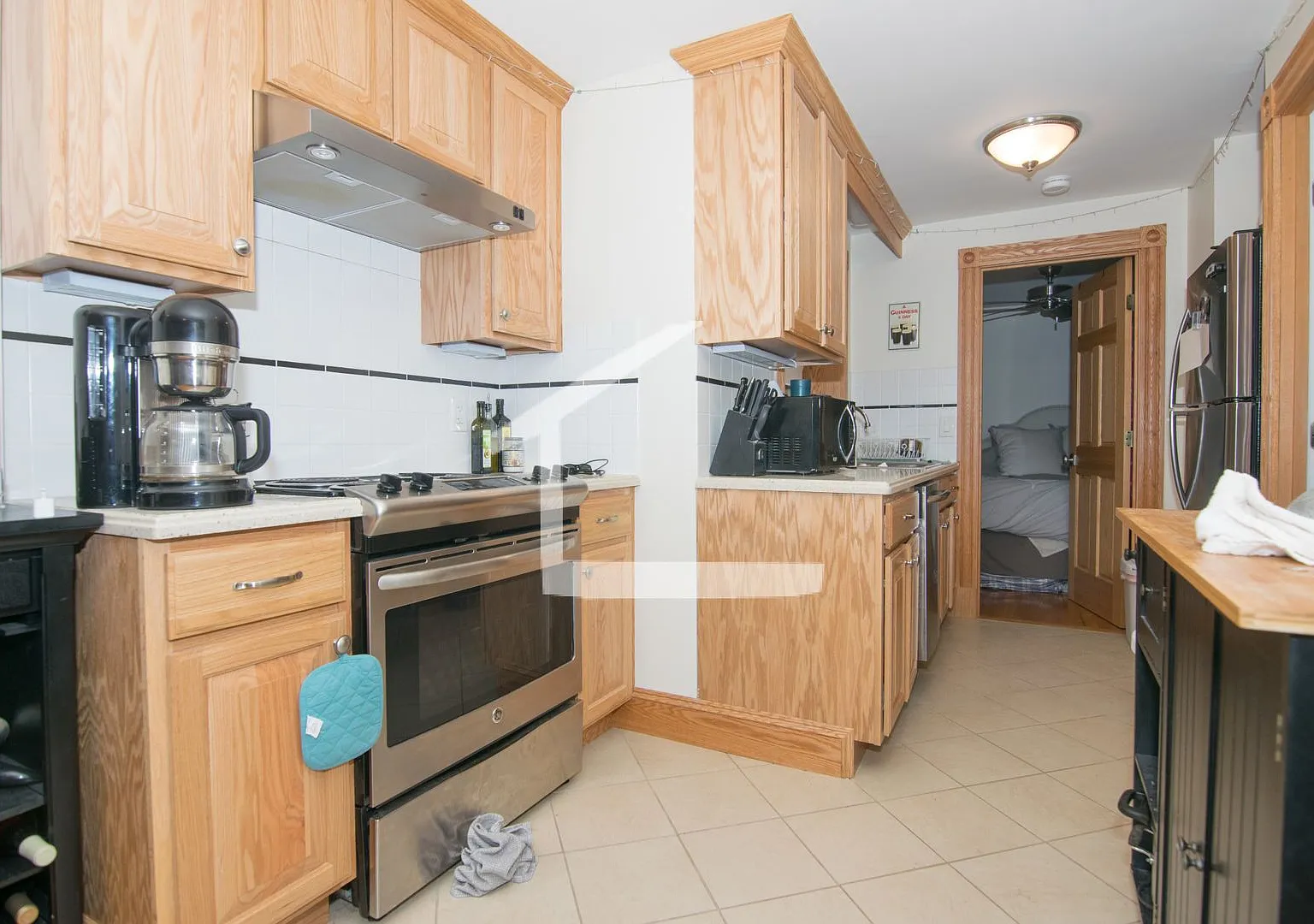 Nicely renovated, pet friendly 1 bedroom unit in the heart of Beacon Hill! — Photo 1
