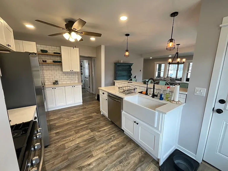 1336 Wolcott Ave — Photo 11