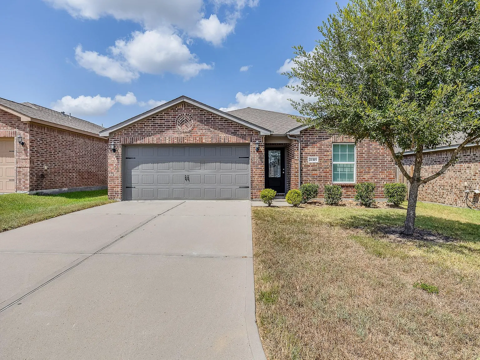 3 bed, 2.0 bath, 1396 sqft, $1,900 — Photo 2