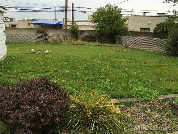 4th image of 30544 Garry Ave