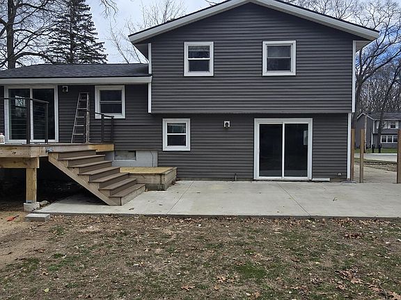 3rd image of 1325 Sumac St