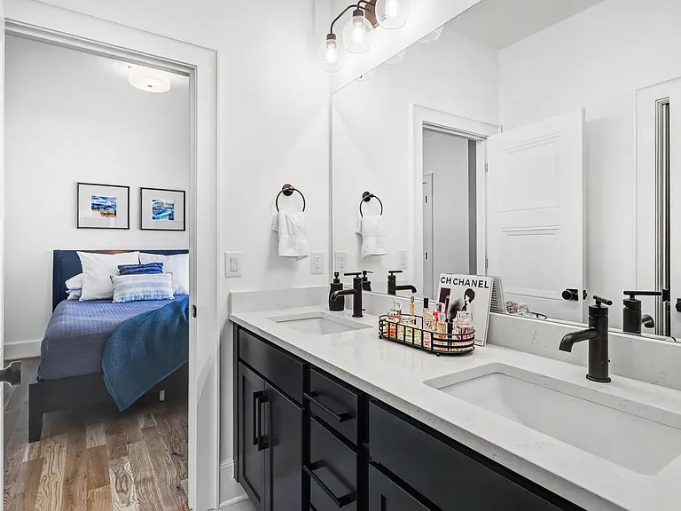 2852 Dorchester Pl — Photo 30