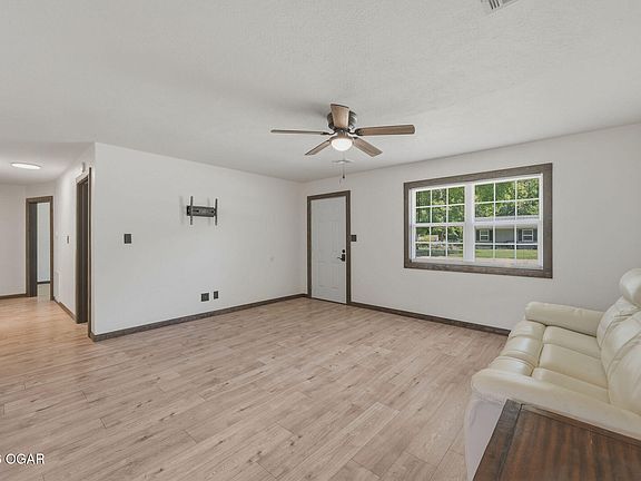 3rd image of 801 Riverside Dr