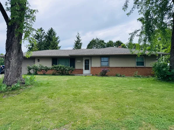 2385 Shoshone Rd, North Saint Paul, MN 55109