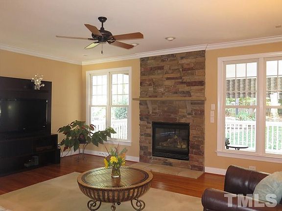 4th image of 237 Candia Ln
