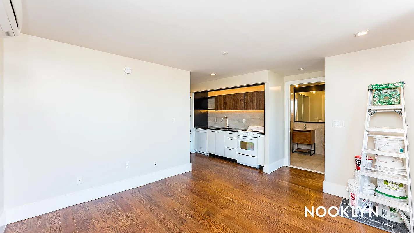136 Erasmus Street 3A