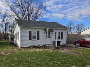 910 Old West Locust St, Canton, IL 61520