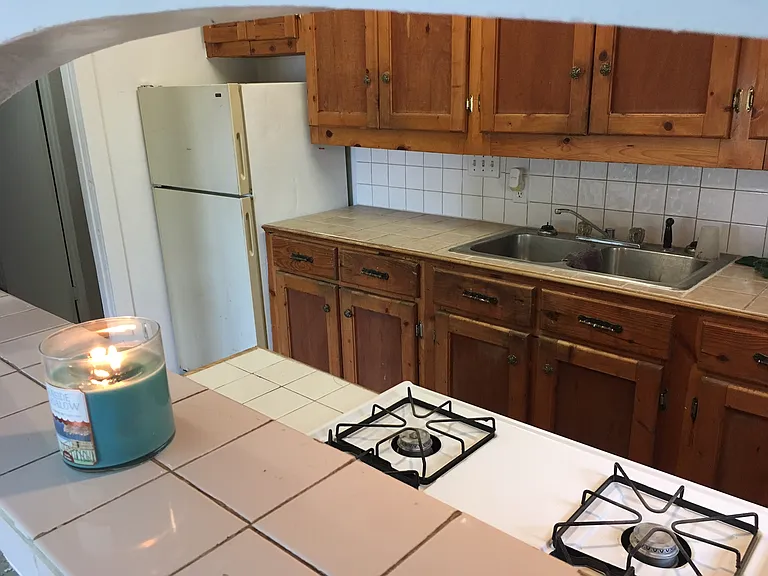 2103A E 10th St — Photo 11
