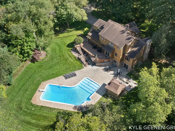 16521 Van Buren St, West Olive, MI 49460