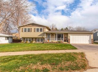 2402 Lockwood Dr, Rapid City, SD 57702