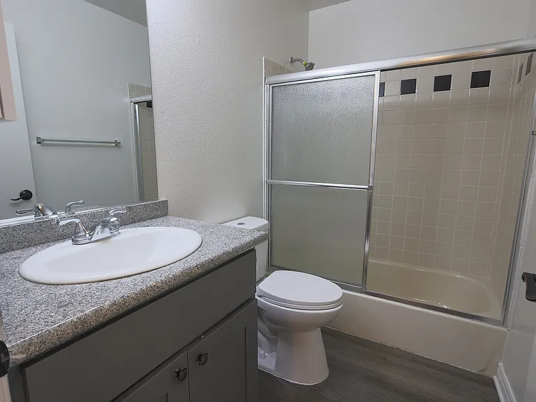 909 Irolo St — Photo 9